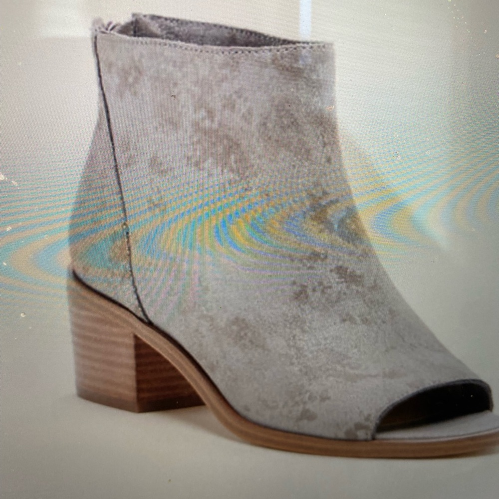 BRAND NEW - Sole Society Peep Toe  Tabbie Booties Light Grey -